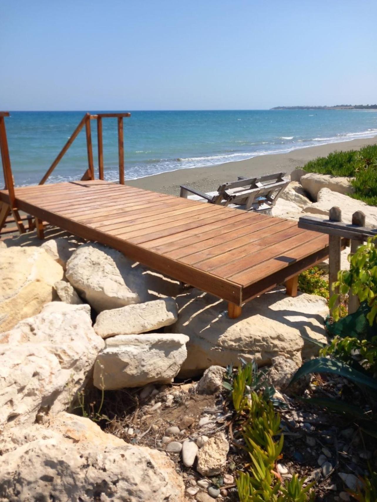 Beachfront Villa Carpe Diem Kiti Exteriör bild